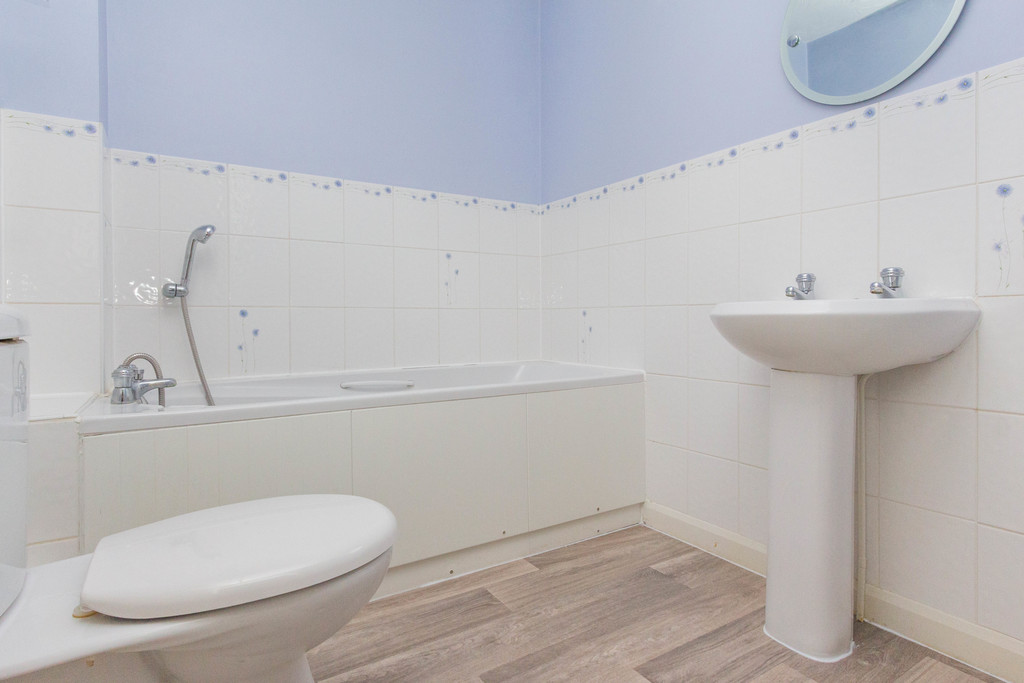 🎈🎈 Available to Rent! 🎈🎈

A Modern, Three Bedroom Detached House
Randall Close, Irthlingborough
£1,150pcm

✔ Garage and driveway providing off road parking for three cars

Call 01933 424666 to arrange a viewing.

ow.ly/HnYs50VNpKm #LettingAgents #Irthlingborough