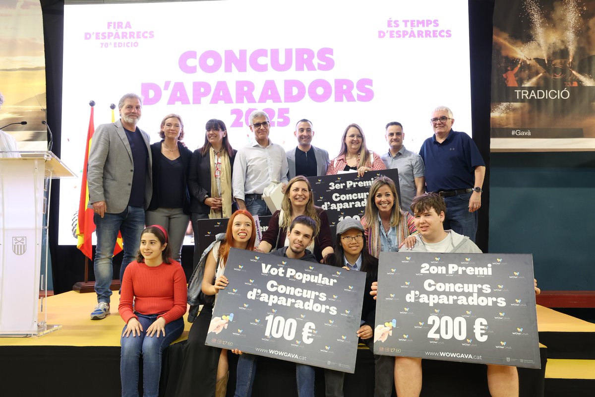 Lliurats els premis als millors aparadors sobre la <a href="/FiraEsparrecs/">Fira d'Espàrrecs de Gavà</a> de #Gavà . La llibreria Pelegrín, el Cafè Teatre i El Taller de Analía han estat els guanyadors elbruguersdigital.cat/lliurats-els-p…