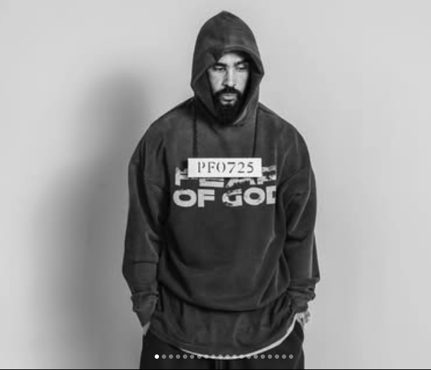 FearOfGod2013's tweet photo. 正直、着てる奴がいたらちょっとダサいのはわかっているのだが、売れ残ってるし、そんな高くないし、義務感で購入。Saint Mxxxxxxコラボの奴がサイズ微妙だった、ってのもある、、、、 https://t.co/fI9z2Kic7U
