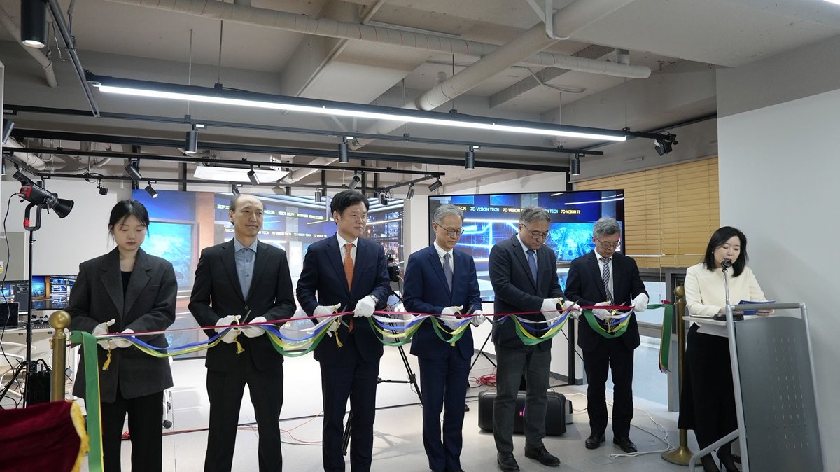 7dvisiontech's tweet photo. Excited to announce installation at Dongyang Mirae University in South Korea! #ViCave enables easier XR content creation for students and educators. Proud to support tomorrow’s creators in shaping immersive media. #7DVision #Education #XR #VP #VirtualProduction #VIVEMars https://t.co/INL60CvEiN