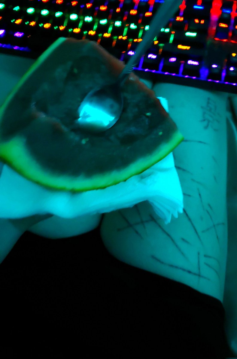 ForgottenFount's tweet photo. Tw//scabs from last night

Eating watermelon weirdly because I cant really do many dishes at a time

Ignore the fat thighs lmao https://t.co/o2XS5bKF63