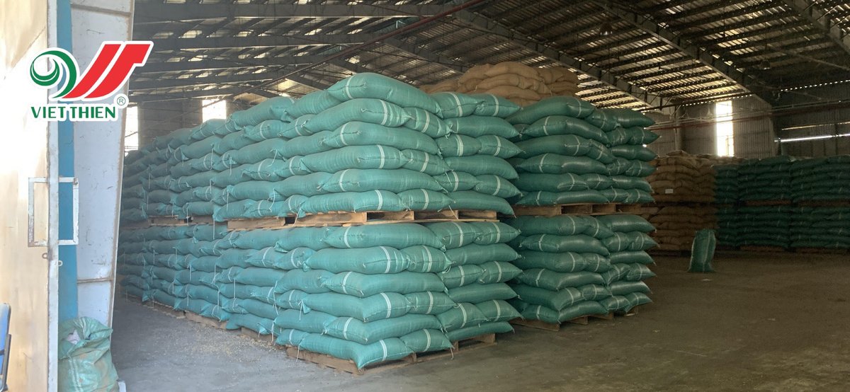 VietthienCoffee's tweet photo. Viet Thien Coffee Vietnam with Real inventory: minimum inventory of 150 tons. The flow of goods in and out of the warehouse is up to 250-300 tons per day #vietthien #coffee #Arabica #Robusta #greenbeans #roastedbeans #naturalprocess #coffeefarm #organiccoffee #fermedecafé https://t.co/1m4H6S3emz
