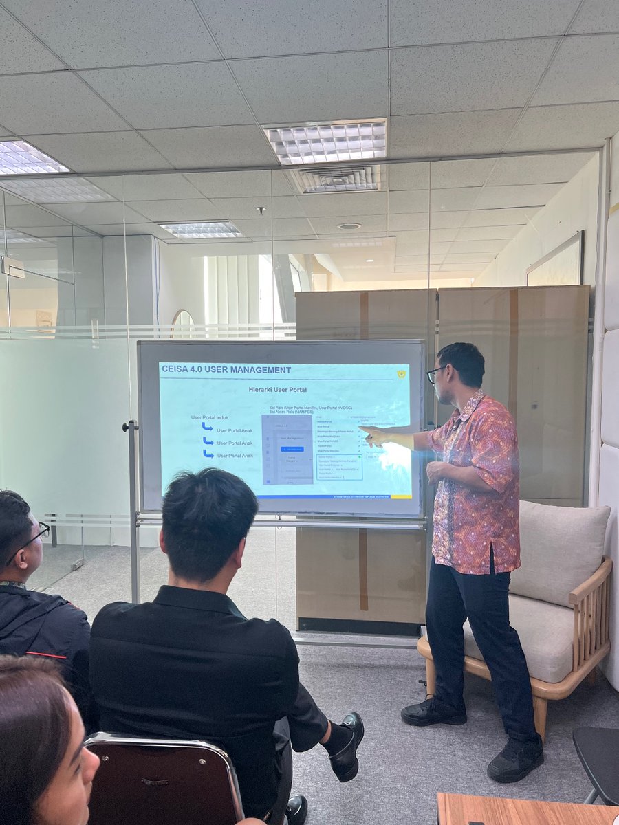 Rubylogistik's tweet image. Pada 2 Maret 2025,Impor, Ekspor, dan Operasional Dept. PT Ruby Logistik Pratama Indonesia antusias mengikuti Coaching Clinic dengan pakar kepabeanan. Membahas &apos;Alur Data Dokumen&apos;, pengantar &apos;Manifest&apos;, tips praktis penggunaan Portal CEISA 4.0 #rubygroup #logistics #beacukai