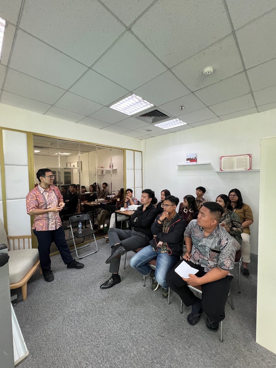 Rubylogistik's tweet image. Pada 2 Maret 2025,Impor, Ekspor, dan Operasional Dept. PT Ruby Logistik Pratama Indonesia antusias mengikuti Coaching Clinic dengan pakar kepabeanan. Membahas &apos;Alur Data Dokumen&apos;, pengantar &apos;Manifest&apos;, tips praktis penggunaan Portal CEISA 4.0 #rubygroup #logistics #beacukai