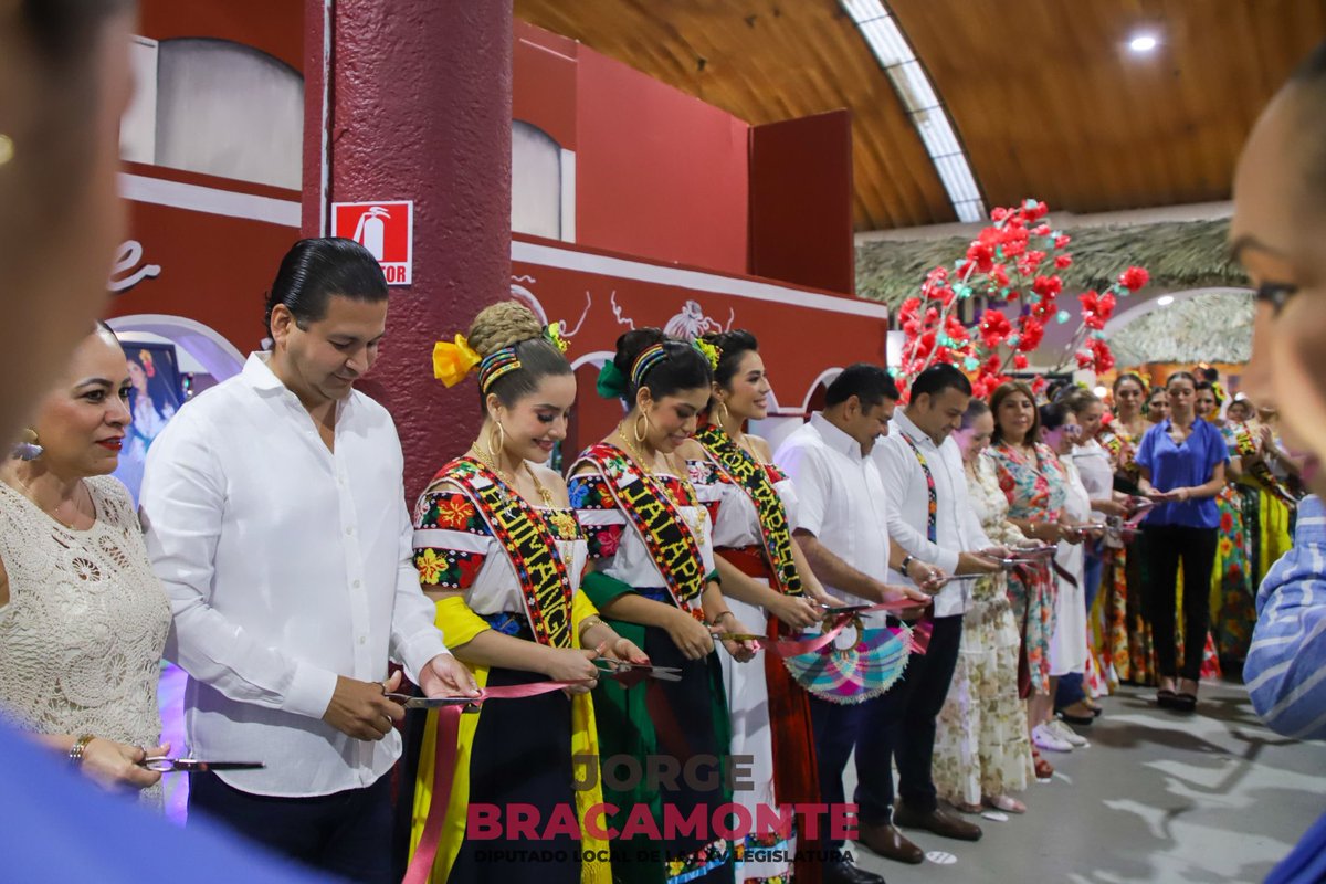 JORGEBRACA's tweet photo. Acompañamos a nuestro Gobernador del Estado, Javier May Rodríguez; a la Secretaria de Turismo, Katia Ornelas; a la Secretaria de Cultura, Aida Elba Castillo; y a la Flor Tabasco 2025, María Fernanda Palma Miramontes, al corte de listón inaugural de los stands de los municipios de Huimanguillo, representado con orgullo por su embajadora Ariana Carmina Valencia Martínez, y Jalapa, representado por Gloria Sthepaniah Ramos Pérez.

Estos espacios son una muestra viva de la riqueza cultural de Tabasco. En cada stand se respira el orgullo por nuestras tradiciones, gastronomía, historia y el talento de nuestra gente. Huimanguillo y Jalapa nos comparten lo mejor de su identidad con alegría, hospitalidad y raíces profundas.

Seguimos celebrando con entusiasmo esta gran fiesta del pueblo, disfrutando en familia y fortaleciendo lo que nos une como tabasqueñas y tabasqueños.
