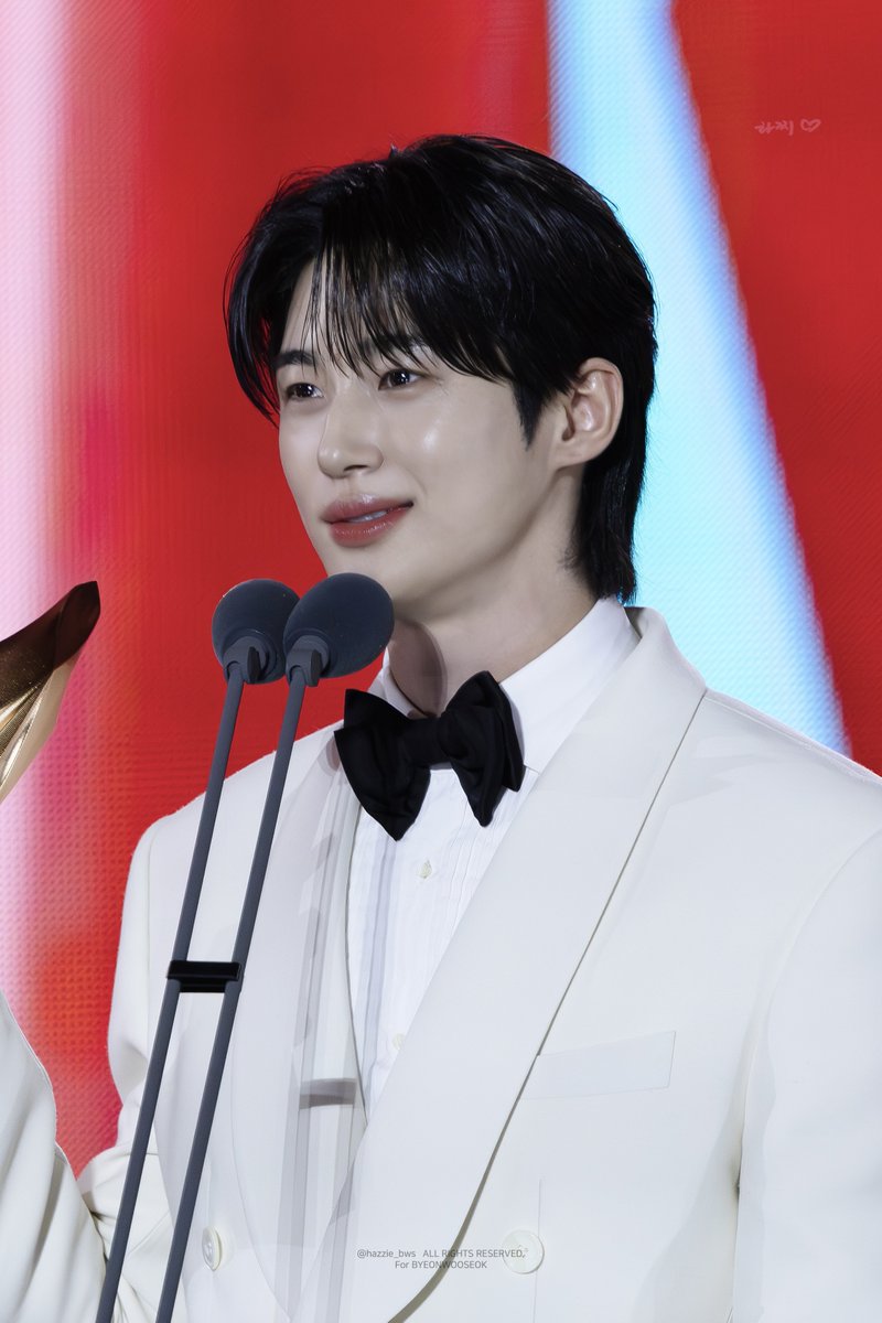 hazzie_bws's tweet photo. 250505 백상예술대상
#변우석 #ByeonWooSeok https://t.co/iXoNfuNulT