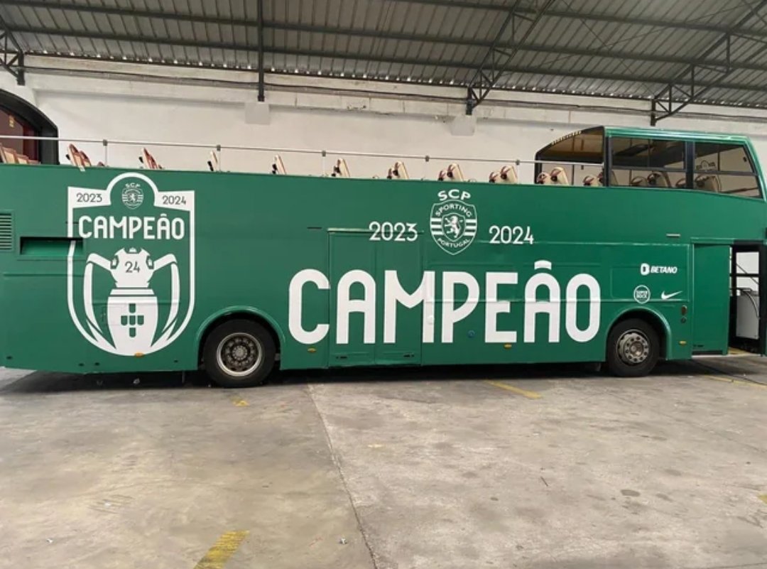 Reicardo88's tweet image. Um lampião burro a dobrar:

1) por achar que só o Sporting tem merchandising preparado;

2) por não perceber que é uma imagem adulterada.

Cambada de acéfalos...