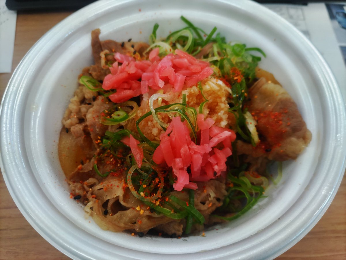 KenmintS's tweet photo. #昼飯  #牛めし  
本日は #松屋、 ��おろし食べますΨ( 'ч' ☆)
生憎の雨模様⋆̩☂︎*̣̩、午後が長い💧 https://t.co/WSjz0HWvl8