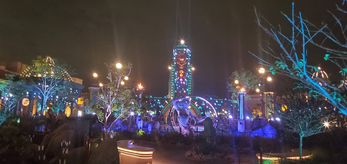 Zandra68's tweet image. Rope drop to close. Feet are worn out. Day and night rides on Stardust Racers. Awesome! Def not a 1 day park. More like 2 or 3.