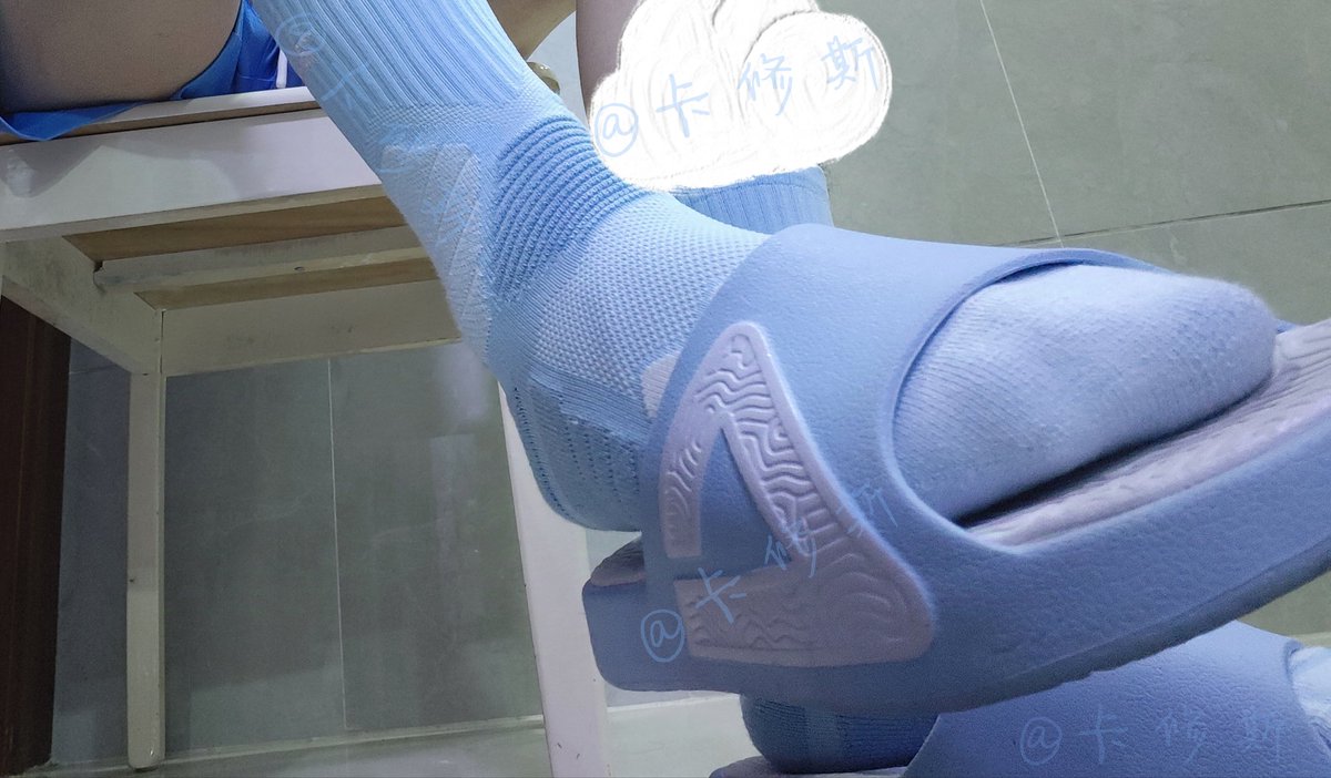 夏日将至，快来一口蓝莓牛奶味的篮球袜解解暑 
＃男高 ＃S ＃白袜
