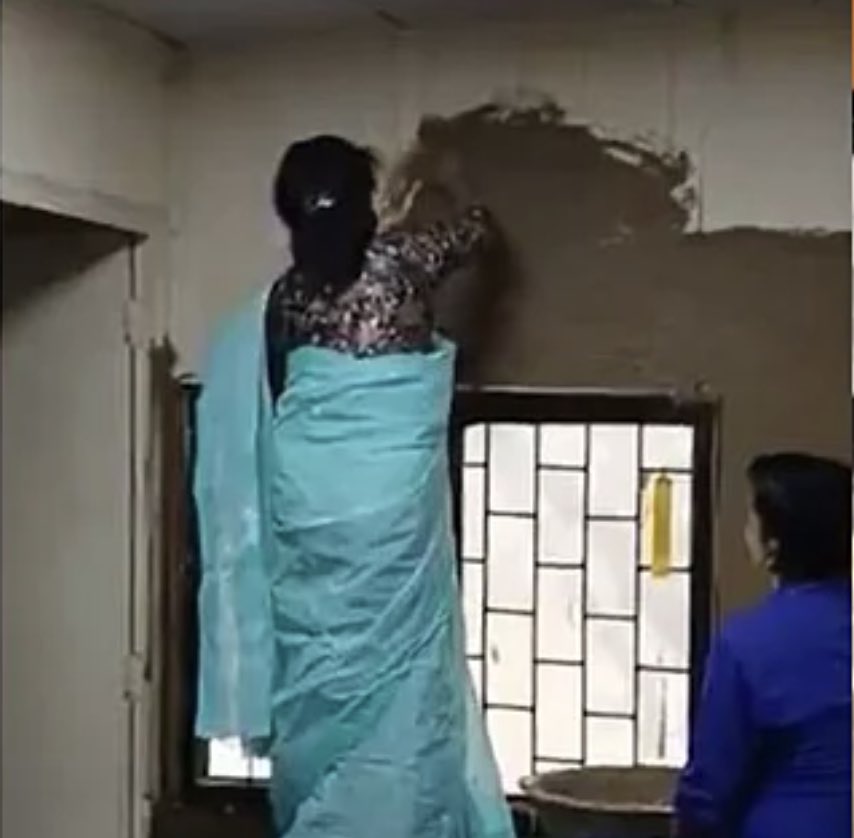 நேற்றைய இரண்டு செய்திகள்.

செய்தி 1: AI டாக்டர்கள் உள்ள அதிநவீன ஹாஸ்பிடலை திறந்துள்ளது சைனா.😍

செய்தி 2: பசுக்களின் சாணத்தை அரசுக் கட்டடங்களுக்கு வண்ணமாக பூச வேண்டும் - உ.பி. முதல்வர் யோகி 😔

சங்கிகள் நாட்டை கற்காலத்துக்கு கூட்டிட்டு போறாங்க.🤦‍♂️