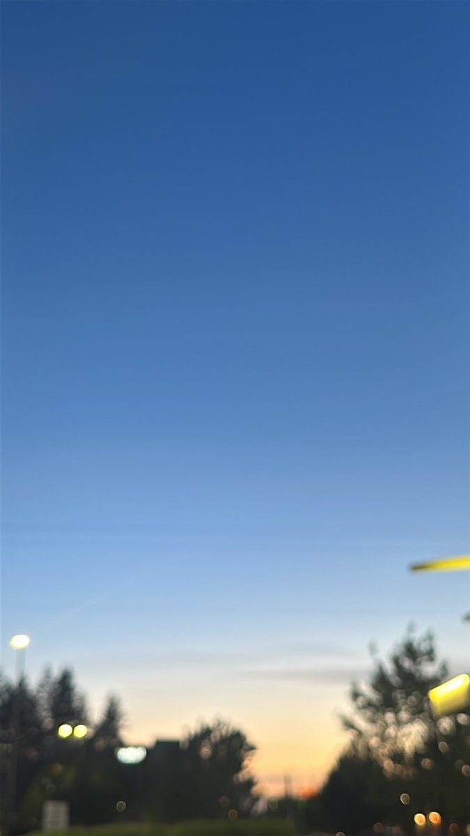 SpoilFelicity's tweet photo. Such a beautiful night. Someone buy me a drink. $goddessfalicity https://t.co/H2YOQ7v8MS