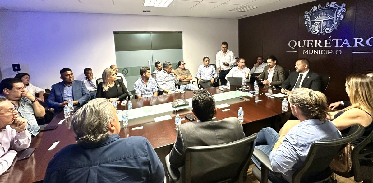 Arreguín JC (@arreguinjc) on Twitter photo Acompañé a mi Srio <a href="/FedeDeLosCobos/">Federico De Los Cobos</a> a la reunión encabezada por el Srio <a href="/caralcaraz/">Carlos Alcaraz</a> con los líderes de la CANIRAC, de Cantinas Tradicionales, de la CANACO, y representantes de antros y restaurantes. Vamos juntos por instrucciones de <a href="/FeliFerMacias/">Felipe Fernando Macías</a> y <a href="/makugo/">Mauricio Kuri</a> a consolidar espacios Acompañé a mi Srio <a href="/FedeDeLosCobos/">Federico De Los Cobos</a> a la reunión encabezada por el Srio <a href="/caralcaraz/">Carlos Alcaraz</a> con los líderes de la CANIRAC, de Cantinas Tradicionales, de la CANACO, y representantes de antros y restaurantes. Vamos juntos por instrucciones de <a href="/FeliFerMacias/">Felipe Fernando Macías</a> y <a href="/makugo/">Mauricio Kuri</a> a consolidar espacios