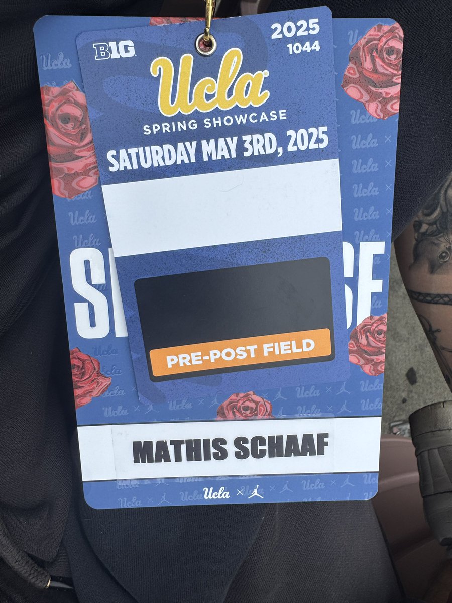 SchaafMathis's tweet image. Thank you again for the invite, had a great time at UCLA @MalloeMalloe @CoachRoBarragan @CoachJFrank @FBWarriorsECC @glindheim3232