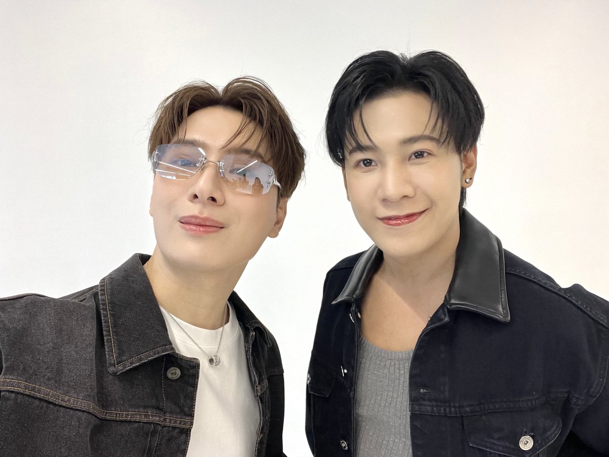 TheExMorning's tweet photo. สวัสดีคร้าบบบบ วันนี้ "คริสสิงโต" เดินสายโปรโมตซีรีส์กันยาวๆ ทั้งวันเลย!! แล้วอย่าลืมมารอเจอกันใน Live นะ!~
📍 เจอกันเวลา 4 PM ทาง YouTube/ Facebook/ TikTok : GMMTV
#TheExMorning #GMMTV
@kristtps @stjinx_maya https://t.co/tAPChudCcD