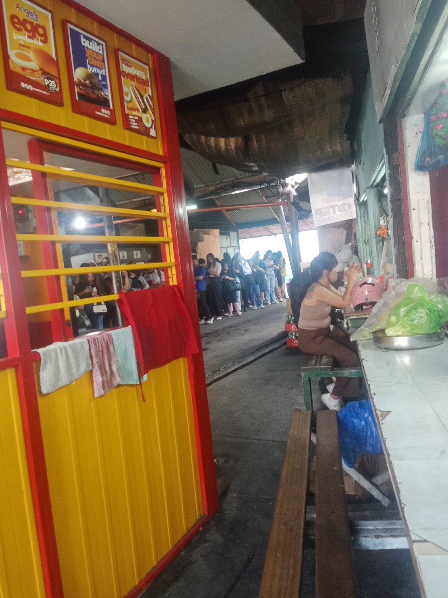 boboi526's tweet photo. Mayor @VicoSotto alam ko po na Ikaw padin ang mananalo sa pagiging Mayor ng Pasig, have pity on your constituents here at Brgy. San Joaquin, Pasig City, mga pasahero po ito papunta ng SM Megamall, taken this May 6, 2025 at 7:32am https://t.co/E2S1GM6SxY