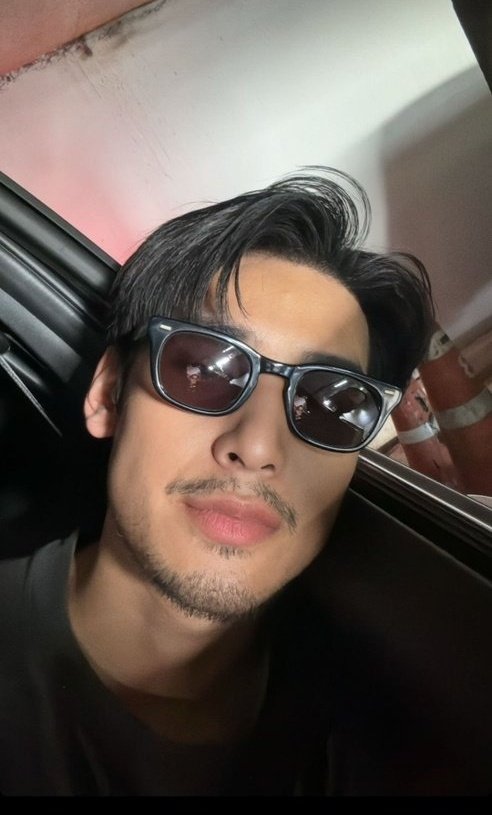 ER_elegirenjana's tweet image. padahal niatnya cuma nanya Parisnya gimana, ya, Ras?

wattpad.com/1539140859-lat…

#LateCheckOut