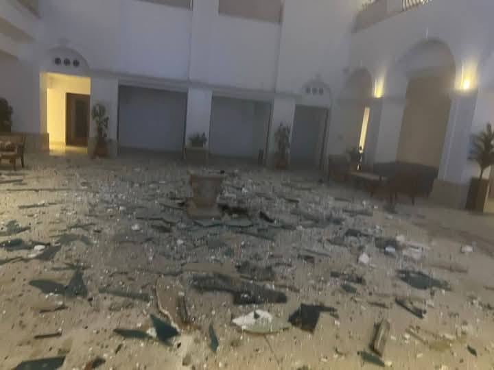 Sudan_tweet's tweet photo. مسيرة تتبع لمليشيا الدعم السريع الإرهابية تستهدف فندق مارينا ببورتسودان وتسبب به بعض الأضرار
A drone belonging to the terrorist #RSF militia targeted the Marina Hotel in Port Sudan, causing some damage.
#Sudan #السودان https://t.co/dygGUKNx0I