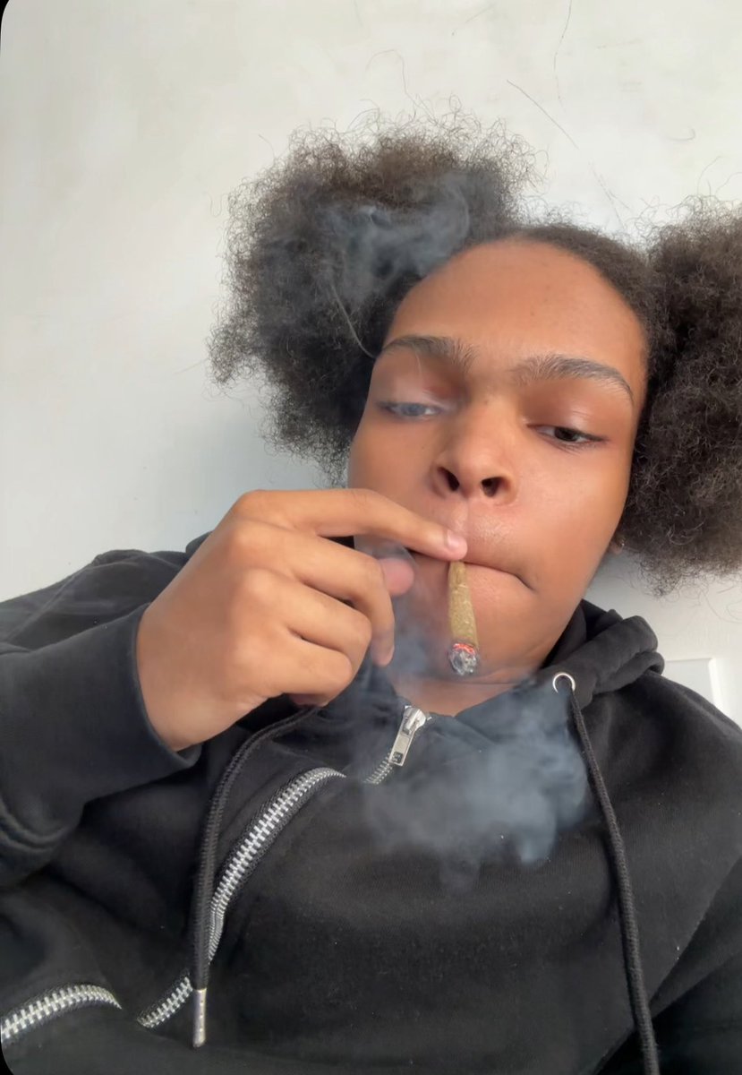 Rayome100's tweet image. Who wanna cyph 😫 #mutuals #mlm #nyc #nfs