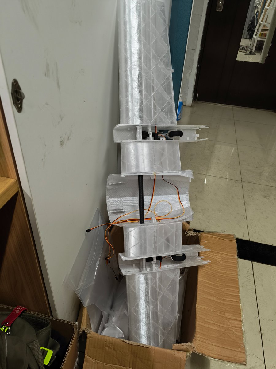 Trying to build a fixed-wing FPV carrier...
Expecting it to airborne)