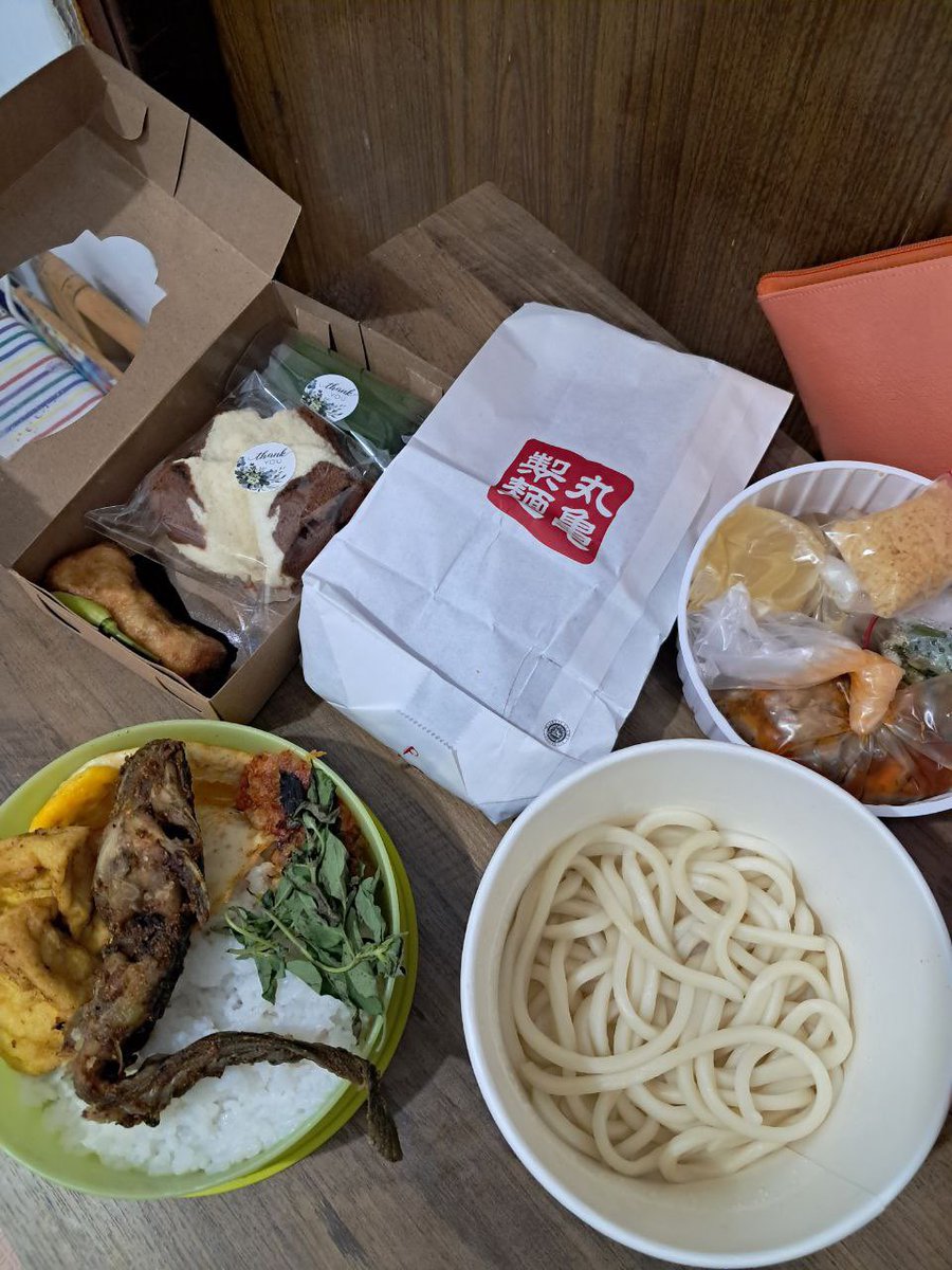 ilenadmsy's tweet photo. Day 17 
Suhoor: lele goreng (ga kefoto) 
Iftar: penyetan lele dan telur, Marugame Udon dan jajan kotak https://t.co/DKkJTec4eY