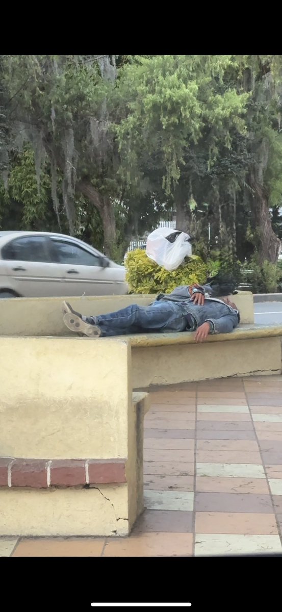 Me preocupa el alcoholismo en Loja.
Cada vez veo más adultos mayores tirados en la calle, alcoholizados y abandonados.

¿Quién controla esto?
No podemos seguir mirando a otro lado.

🚨 Alcoholismo
👵🏼 Tercera edad
⚖️ Responsabilidad
❗Urgente acción 
<a href="/primereporte/">Primer Reporte</a>