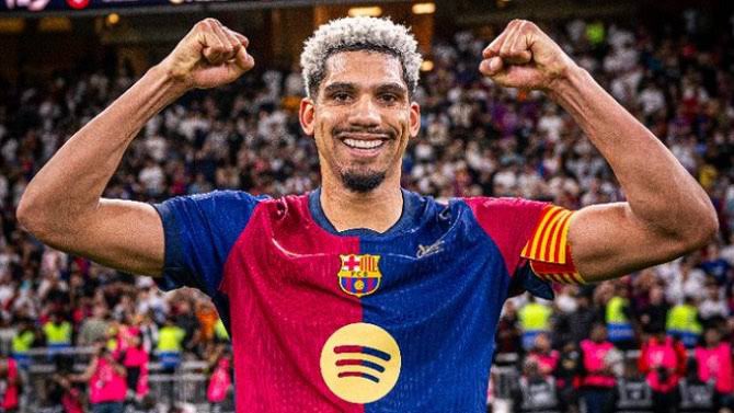 kolejlio's tweet photo. Minuto 82 
Inter 1-1 Barcelona 
Centro de Lamine Yamal y remata Araujo y Gooool, se besa el brazalete a lo Puyol en el 2-6 
El Barça a la final de la Champions League 

Luego me agradecen el spoiler 💙❤️ https://t.co/p7qjDnl6u8