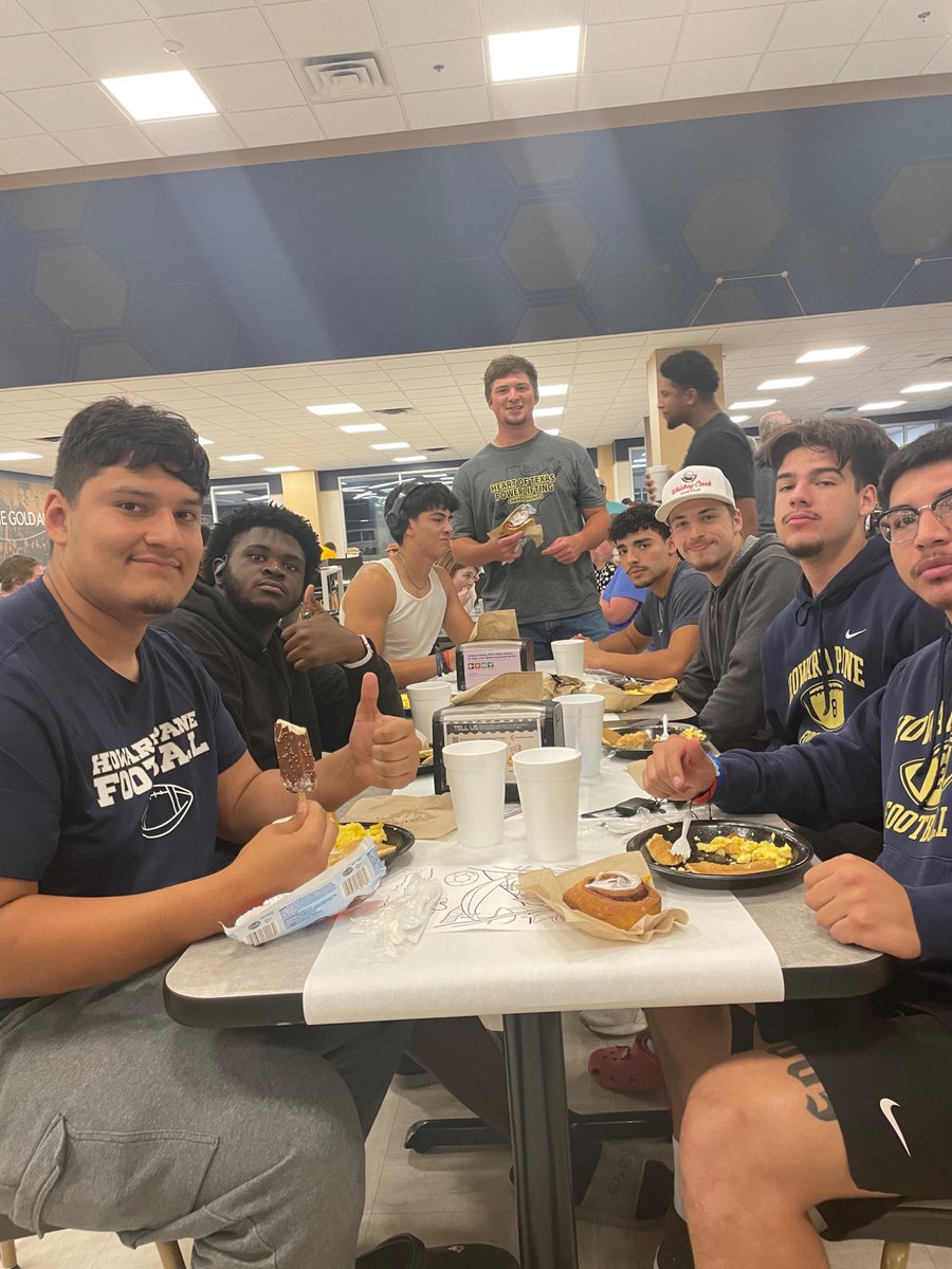Great event with <a href="/HPUTXstudentact/">Student Activities</a> - Pancake Supper during FINALS WEEK! Possibly world record set for most cinnamon rolls eaten in an hour - can anyone confirm?

#StingEm