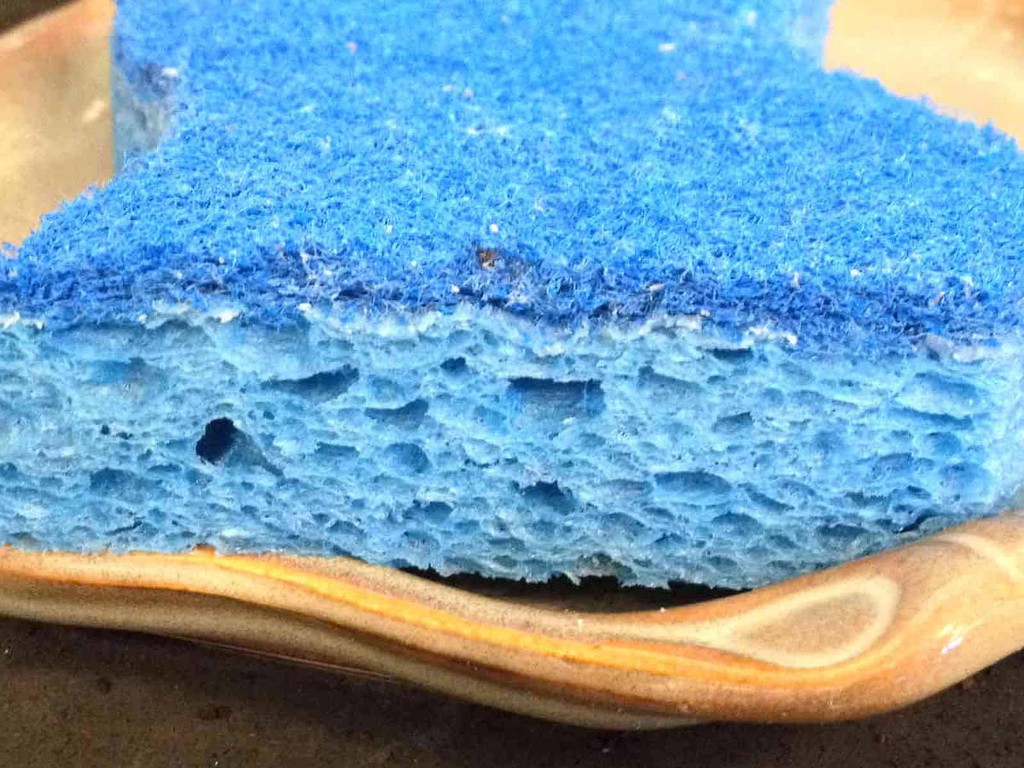 If you want to do a really deep cleaning, you can combine a couple of the above methods like this

7 Quick Ways to Clean Sponges – Daily &amp; Deep Cleaning
▸ lttr.ai/AeZgu

#CleaningHacks #KitchenTips