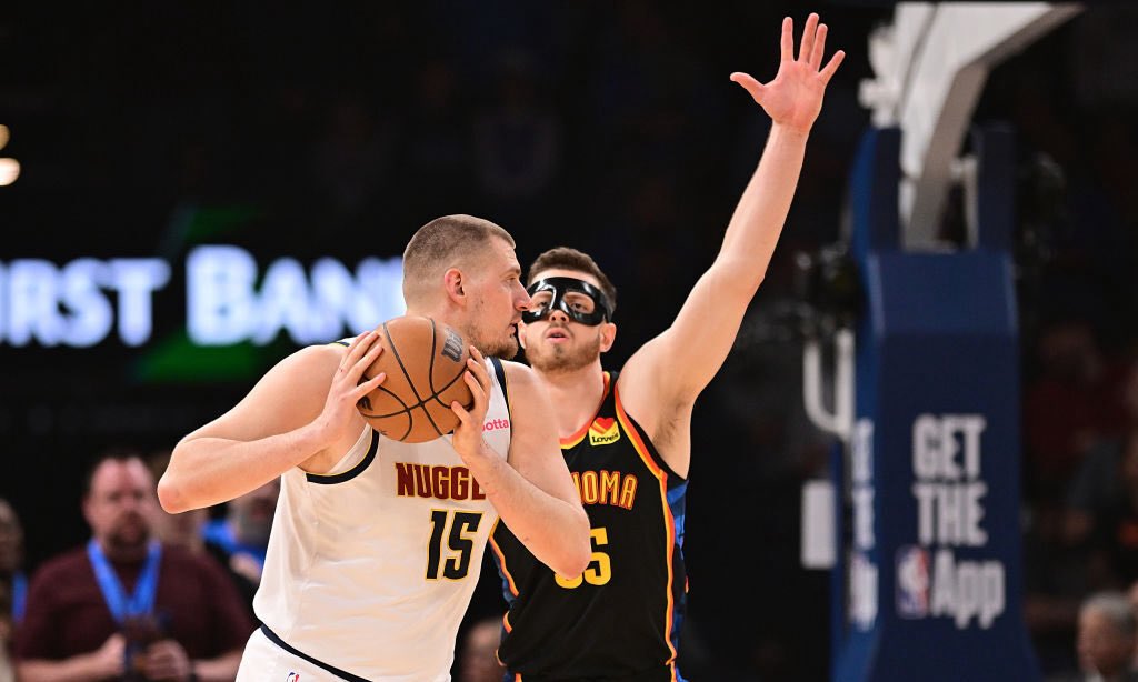 Nikola Jokic has now scored 20+ points in 24 consecutive road playoff games. 

It’s the longest streak by any NBA player since Michael Jordan did so in 37 straight games from 1990 to 1995.