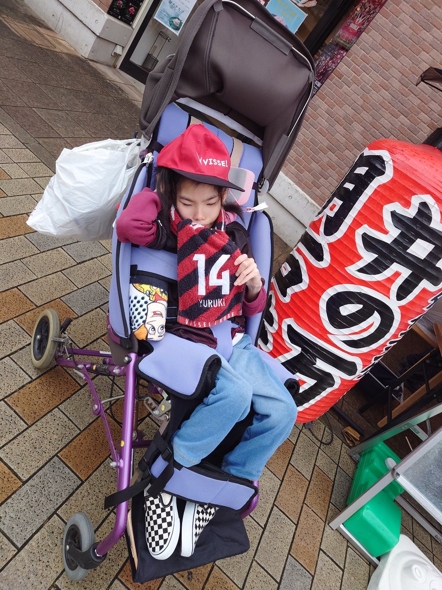 雨☔やんだ😁
風→大好きなタナ→テンション👏
ノエスタに出発⚽
今日の座席→ゴール裏の皆様から
遠い😭今日もタナと一緒に車椅子座席から全力応援💪勝つよ〜🫶