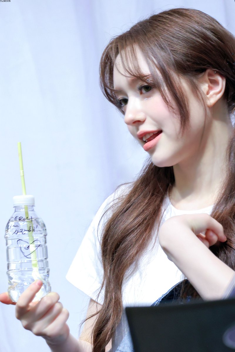250503 muvve FAN SIGN  

집중! (끄적)

#FIFTYFIFTY #CHANELLE #CHANELLEMOON #피프티피프티 #문샤넬