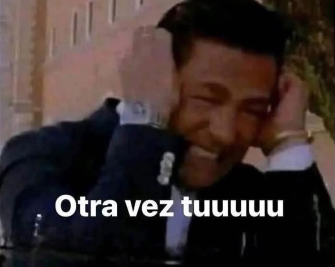 mi mamá el 10 de Mayo, viendo cómo le dedico "Eliza MI Hortaliza" de Enjambre, por quinto año consecutivo, en lugar de regalarle algo: