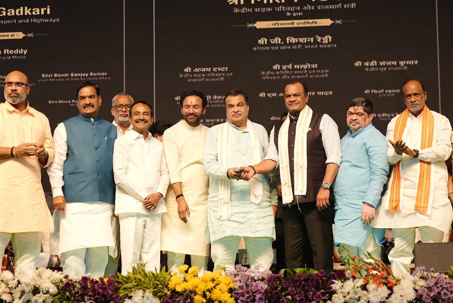 Newswallet (@newswalletmedia) on Twitter photo Union Minister <a href="/nitin_gadkari/">Nitin Gadkari</a> inaugurated and laid the foundation stone for multiple highway projects in Telangana worth Rs 6100 crore.
#Telangana Union Minister <a href="/nitin_gadkari/">Nitin Gadkari</a> inaugurated and laid the foundation stone for multiple highway projects in Telangana worth Rs 6100 crore.
#Telangana