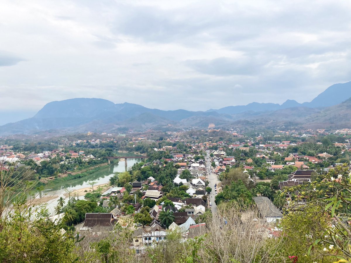 ma_iko__'s tweet photo. ラオス旅行🇱🇦
世界遺産都市「ルアンパバーン」
丘に登るのが大変だったけど、すごく綺麗だった！ https://t.co/od44kPDAWS