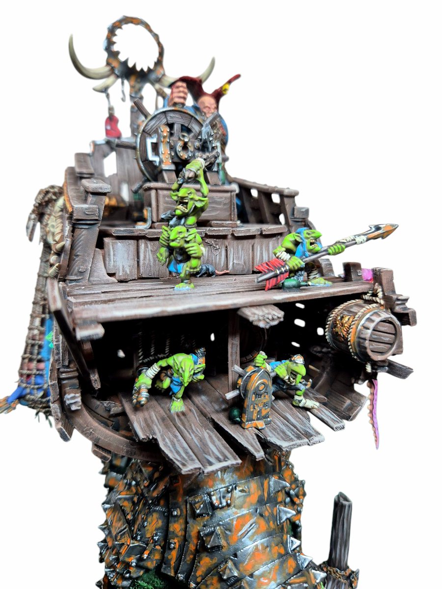 Finally... A steed worthy of a captain! ☠️🦜🏴‍☠️ 

Finishing this bad boy whilst trying to move house has been, let's say ... difficult 🫠 But we got there and really happy with the result ❤️ 1400 points down! 600 to go let's get it!

#warhammer
#ageofsigmar
#WarhammerCommunity