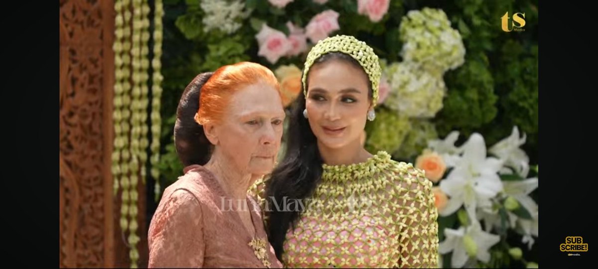 999o7i's tweet photo. Akhirnya Luna Maya cantik ya acara sungkeman dan siraman jelang pernikahan sampe terharu https://t.co/kIsdxwAqkd
