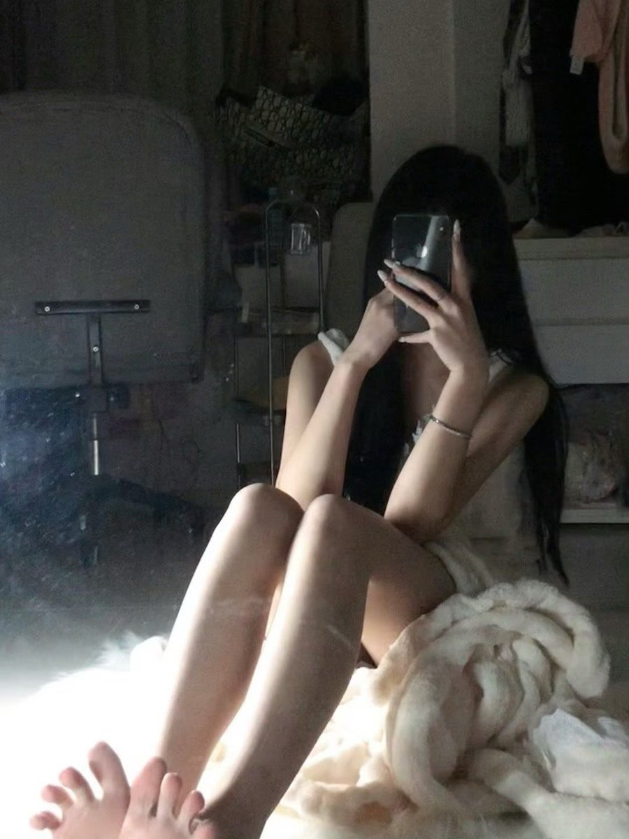 好想被插到底，真的没遇到过那种特别会舔的，舔完直接爆肏我！！！！！！！今天抽几个直播间名额！！！！！！！评论区+1！！！！！