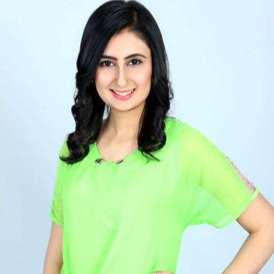 ساری رات چکلا چلنے والی ہمیں عمران خان کے بارے میں بتائے گی پہلے شکل تو دیکھو پتہ نہیں ہے کہ کھسرا ہو یا انسان ہو کھوتے کی بچی