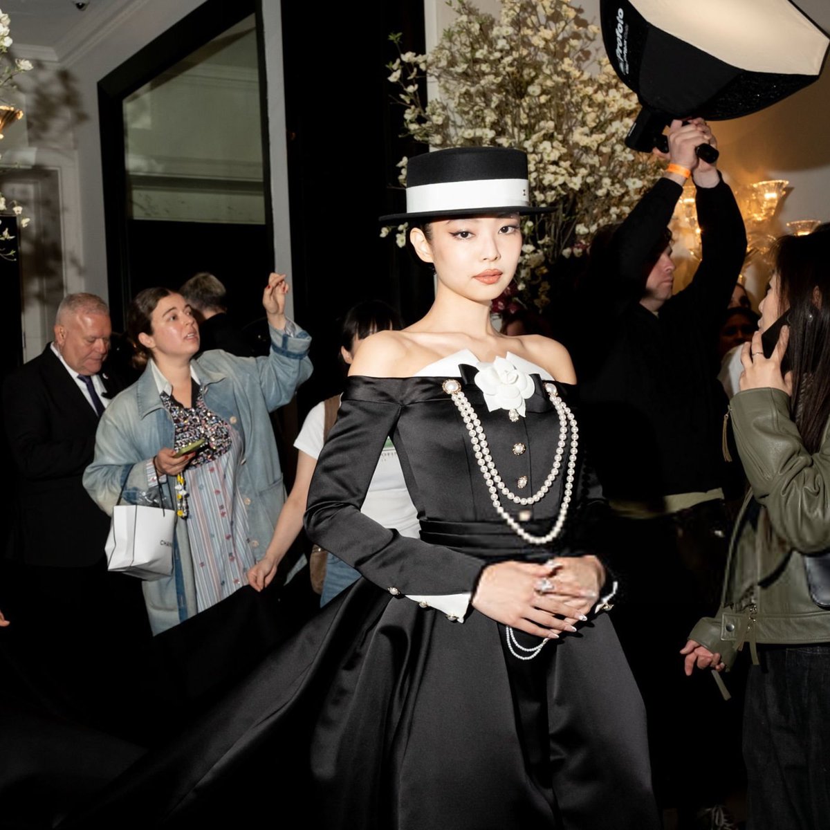 제니님이 너무너무 샤넬걸이셔..🤍
JENNIE_MET_GALA