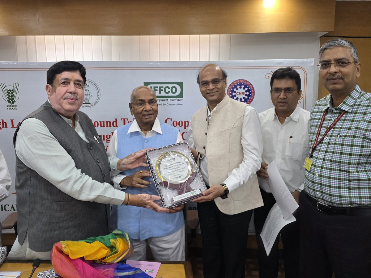 डॉ. उमाकांत दास को LVS पब्लिक पॉलिसी 2025 लाइफटाइम अचीवमेंट अवार्ड से सम्मानित किया।

सार्वजनिक नीति, सामाजिक समानता और ग्रामीण विकास के प्रति अपने आजीवन समर्पण के सम्मान में, डॉ. उमाकांत दाश ने लगातार दूरदर्शी नेतृत्व, बौद्धिक अखंडता और समावेशी और सहकारी विकास के प्रति अटूट