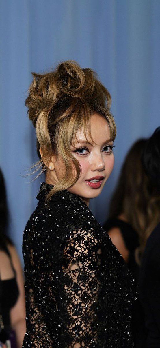 LISANATIONS_'s tweet photo. FACE CARD, FACE BANK, FACE ECONOMY

LISA MET GALA DEBUT 
#LISAxMetGala2025 #MetGala #MetGala2025 
@wearelloud @LouisVuitton https://t.co/LoGuC5jVmP