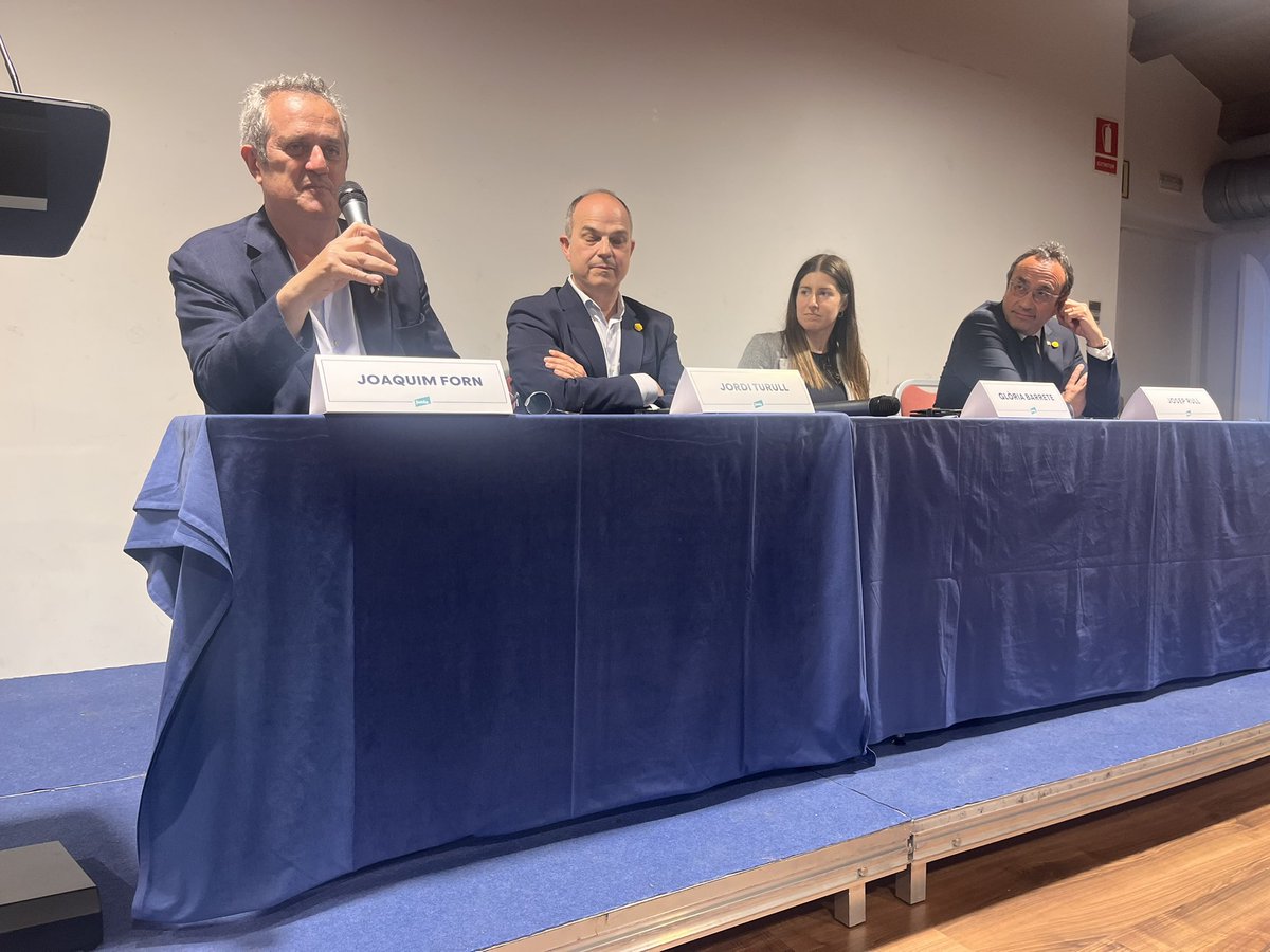 XaviVidi's tweet photo. Montserrat, en aquests mil anys, és sinònim de reflexió, comutitat, trobada, compromís, país i treball, la gent de debò de @JuntsXCat que estem al peu de la muntanya ens hi sumem i ho exercim. @Juntsmunicipis https://t.co/bRJnVnDMJt