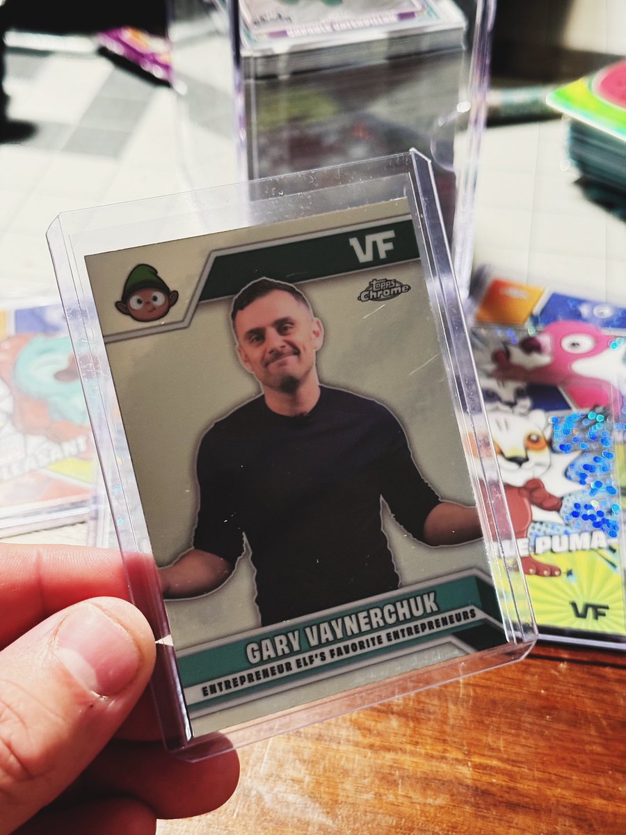 andrewvolk's tweet image. Anyone know this guy?

@garyvee @VeeFriendsCards @jeremyknowsVF @veefriends #VeeFriends #veefriendschrome
