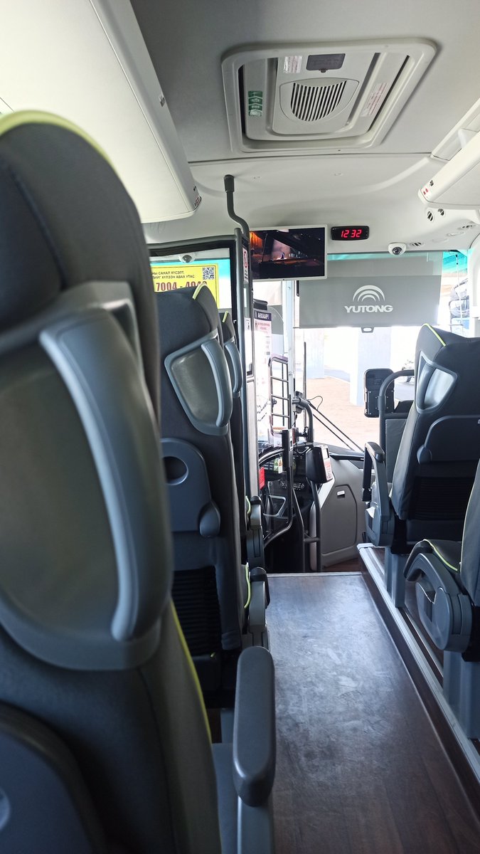 Нисэхээс талбай руу ийм гоё авиобус 15 к аар явдаг.
Утсаа цэнэглээд, кофе уугаад тухтай, онгоц шиг цэвэрхэн