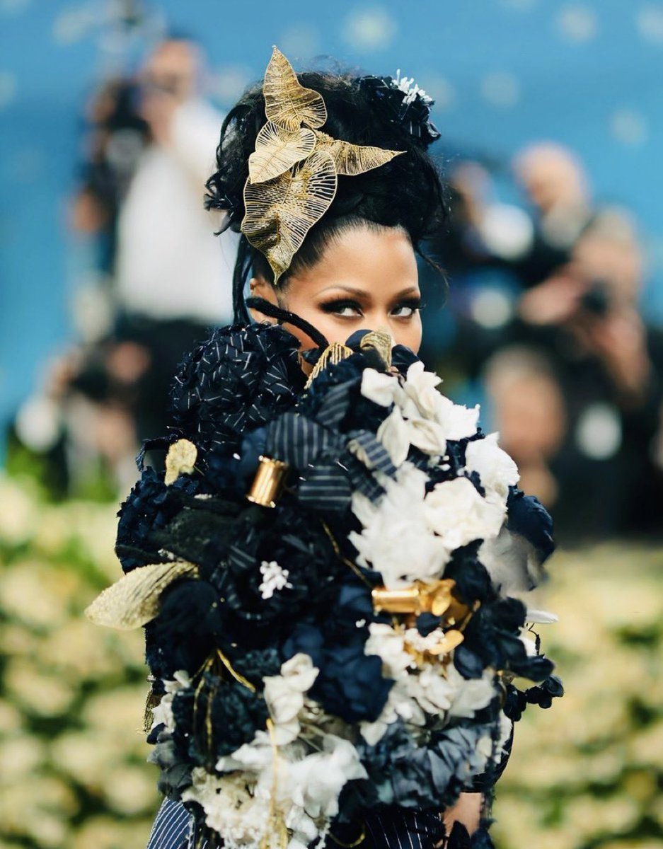 _ChunGee's tweet image. Nicki Minaj for the #MetGala 2025 wearing Thom Browne and styled by Law Roach.