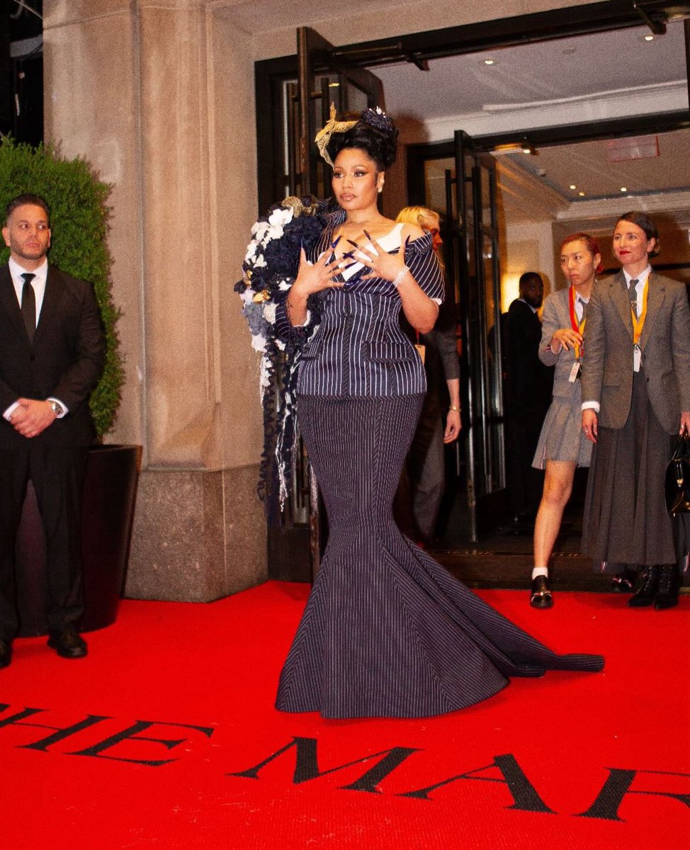 _ChunGee's tweet image. Nicki Minaj for the #MetGala 2025 wearing Thom Browne and styled by Law Roach.