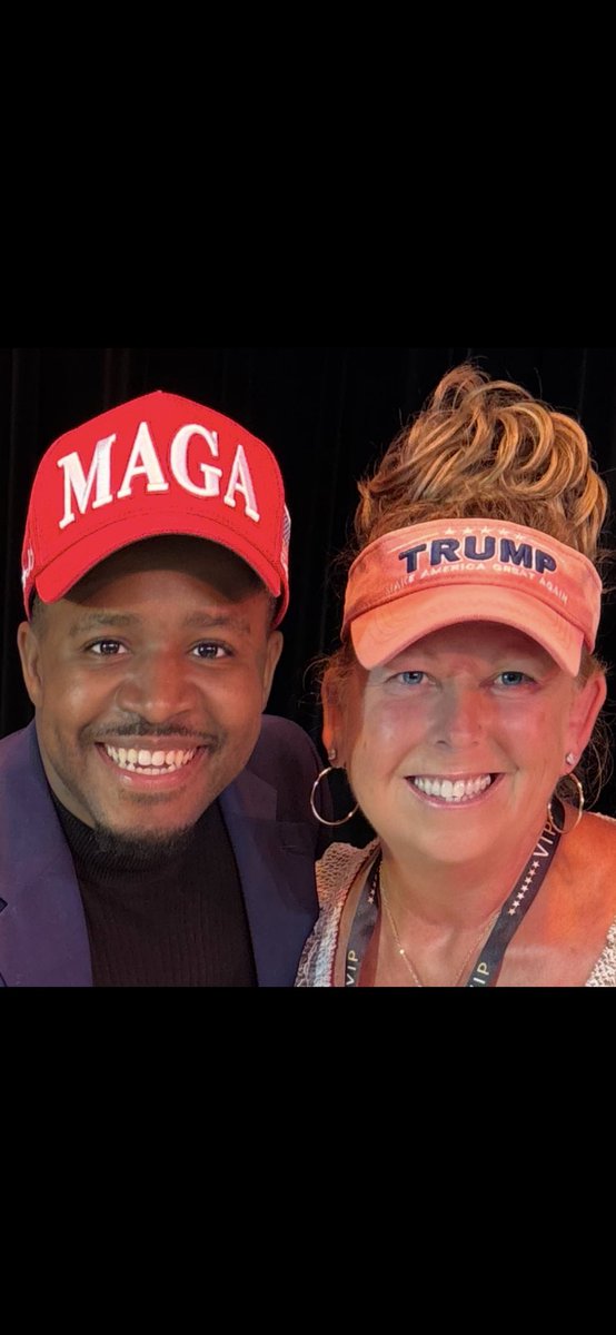 dawn_navygirl's tweet photo. Story coming tomorrow … (it’s past my bedtime and have a long drive) … but had a blast tonight hanging with these guys in @CityofVeniceFL … so much fun 💞 @w_terrence #conservativeANT #stevemcgrew @conservativeant … and FTR, #Florida is STILL @realDonaldTrump @POTUS Country 💞💪🇺🇸