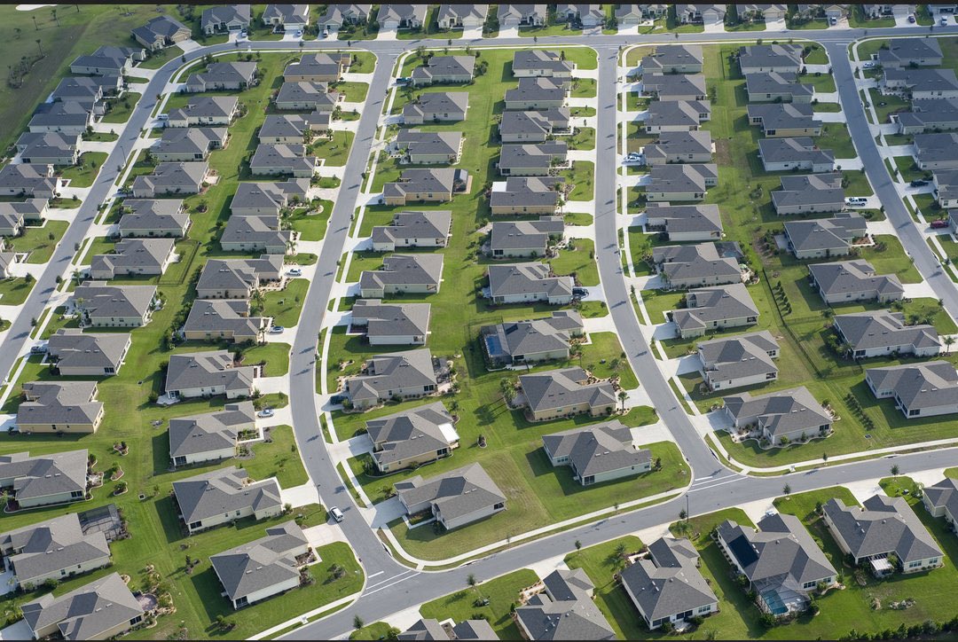 afeeqh's tweet photo. @crimsonace @clearSNR @MostlyMonkey You think you can’t hear hear neighbours living like this? Houses are close enough I can flick a pencil into a neighbour’s bedroom https://t.co/GmDy3drPIz