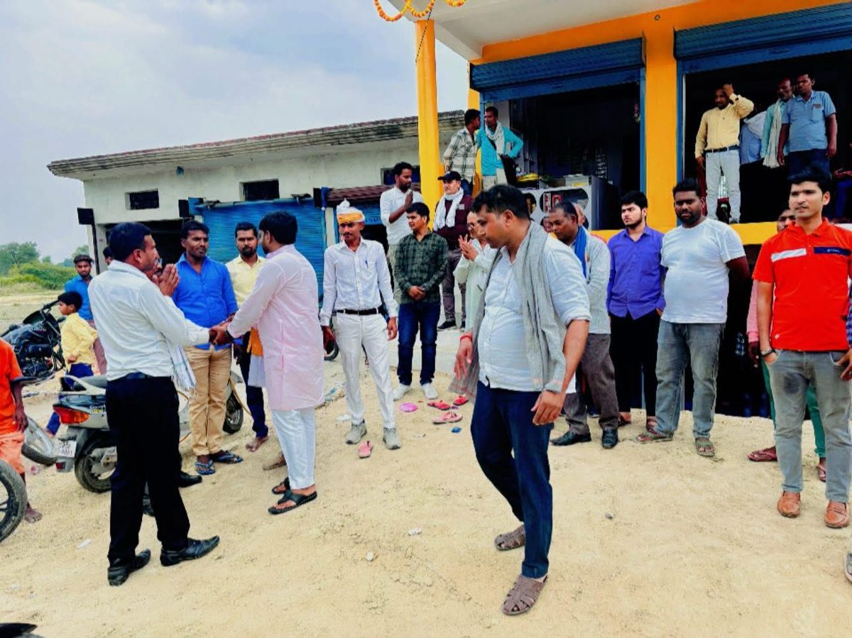 विधान सभा मुंगरा बादशाहपुर के अंतर्गत ग्राम गाडिय़वा के भाई धर्मेंद्र पटेल जी कॉस्मेटिक दुकान के उद्घाटन में सम्मिलित हुए
<a href="/ApnaDalOfficial/">Apna Dal (S)</a> <a href="/AnupriyaSPatel/">Anupriya Patel</a> <a href="/ErAshishSPatel/">Ashish Patel</a>